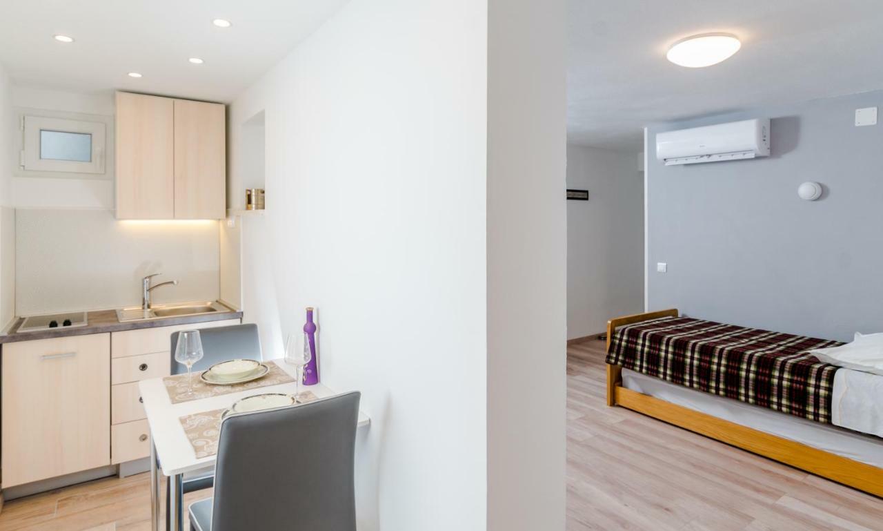 2 Apartmans "Metro" And "Gum" Apartment Split Bagian luar foto